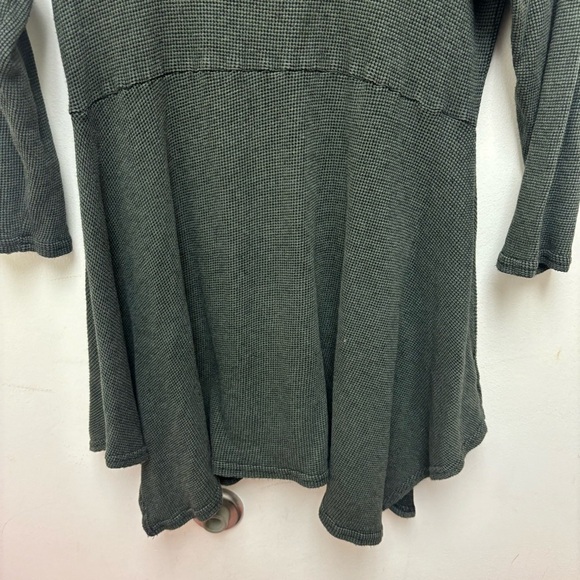 Cut Loose Waffle Knit Top - Picture 5 of 9
